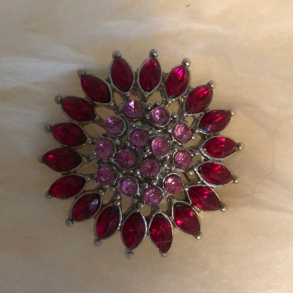 BROOCH